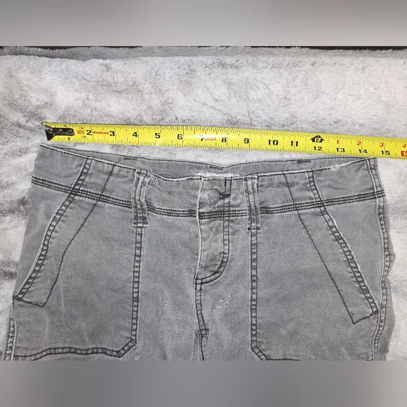 Free People Cargo Type Gray Denim Women's Shorts Size 26, 4"‎ Inseam Distressed - Picture 7 of 8